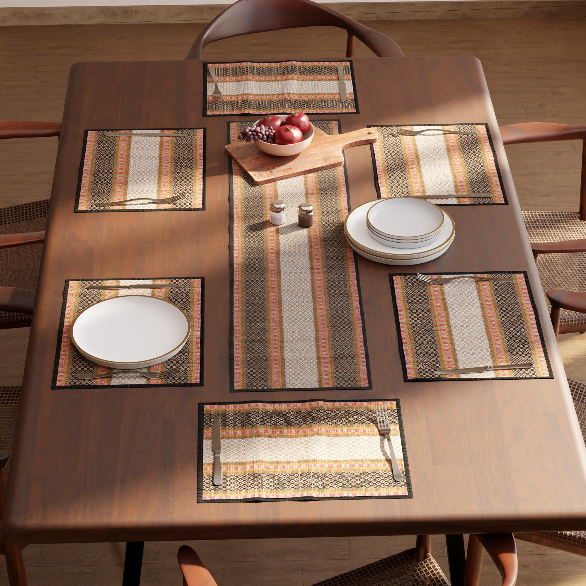 Madur Kathi Black Table Runner+Placemat (Pack of 7)