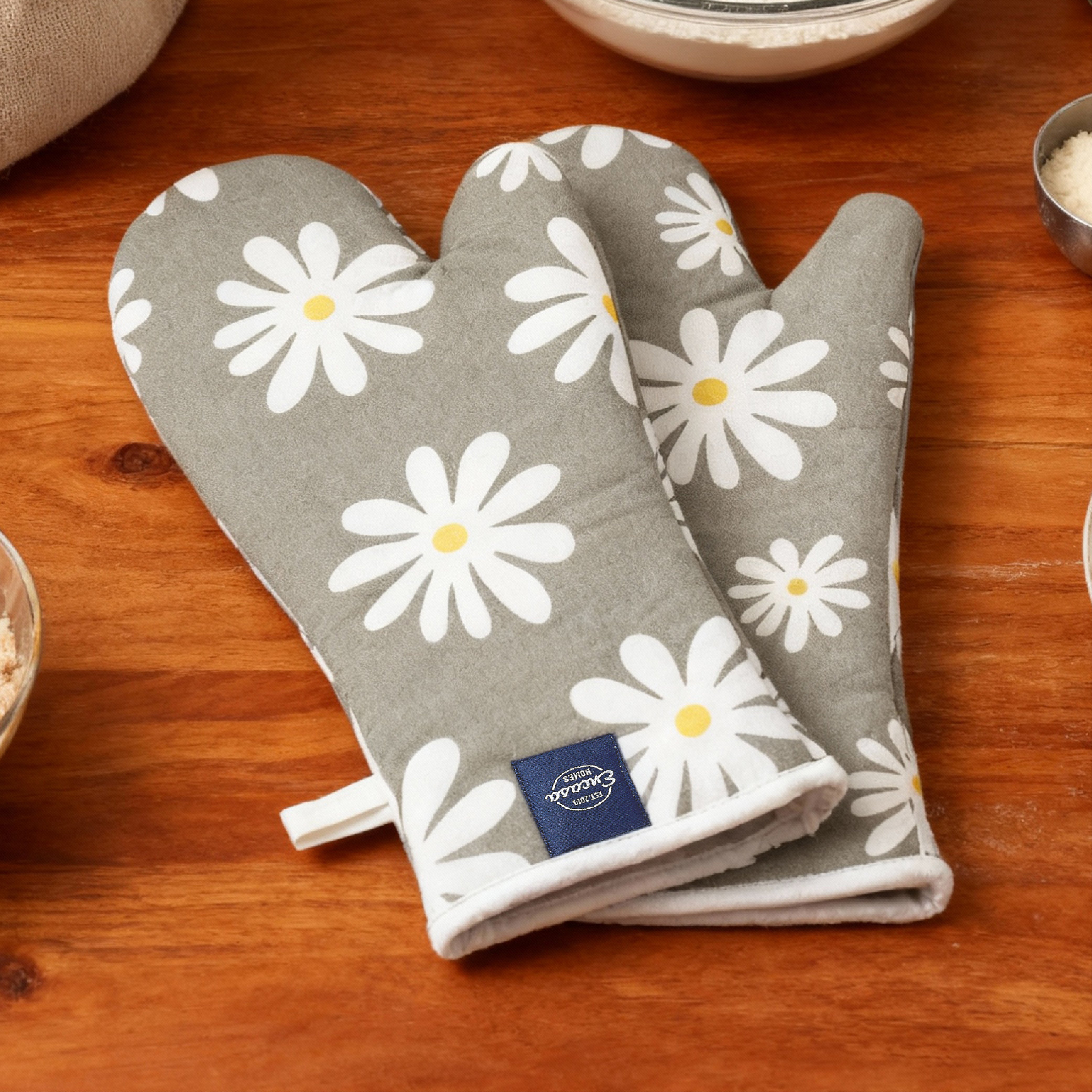 20s Sheeting Daisy Grey Oven Gloves (Pack of 2)