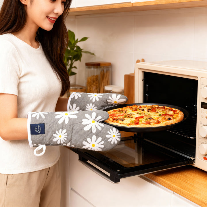 20s Sheeting Daisy Grey Oven Gloves (Pack of 2)