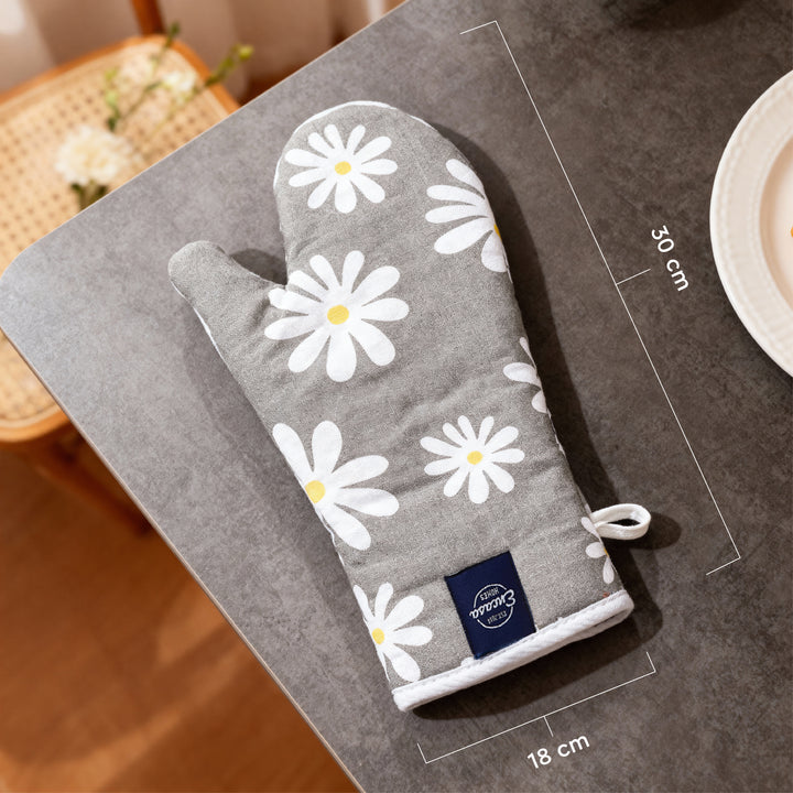 20s Sheeting Daisy Grey Oven Gloves (Pack of 2)